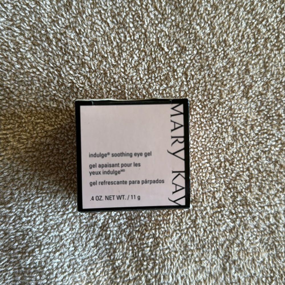 Mary Kay Indulge Soothing eye Mask